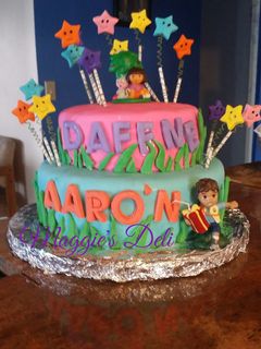 Una foto de Pastel de fondant Nora y Diego