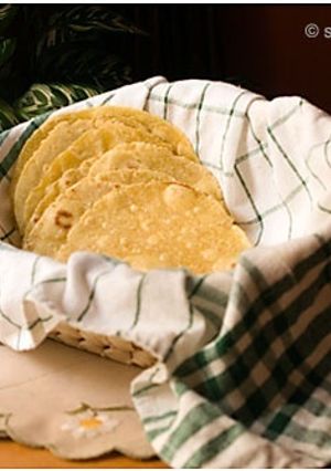 Una foto de Tortillas de maíz hechas con harina de maíz amarilla