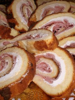 Una foto de Pionono de jamón y queso