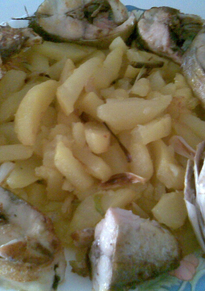 Una foto de Lecha frita con patatas y ajos tiernos