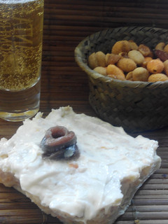 Una foto de Tartaletas de ensaladilla de hojaldre