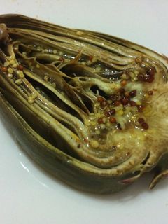 Una foto de Alcachofas asadas con aliño de mostaza