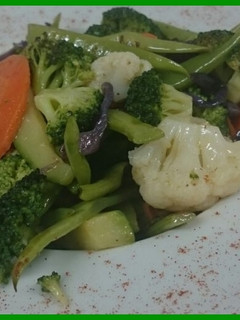 Una foto de salteado de verduras
