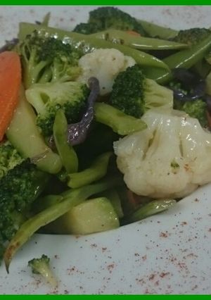 Una foto de salteado de verduras