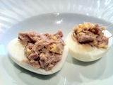Huevos rellenos de atún y mayonesa