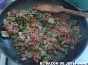 Una foto de longaniza machacada