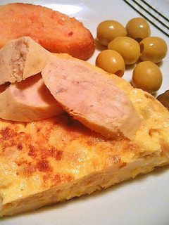 Una foto de Tortilla de butifarra de huevo o de carnaval