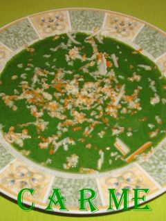 Una foto de Crema de acelgas y surimi