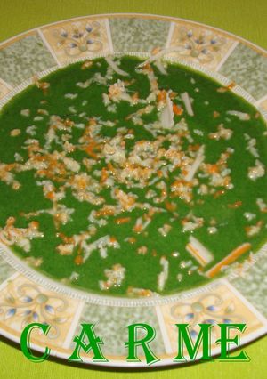Una foto de Crema de acelgas y surimi