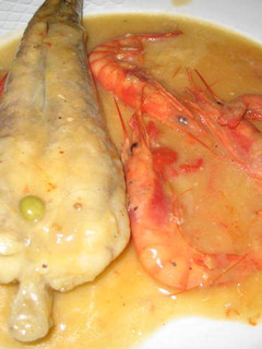 Una foto de Colas de rape con salsa de gambas
