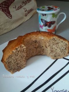 Una foto de Bizcocho de nueces y miel