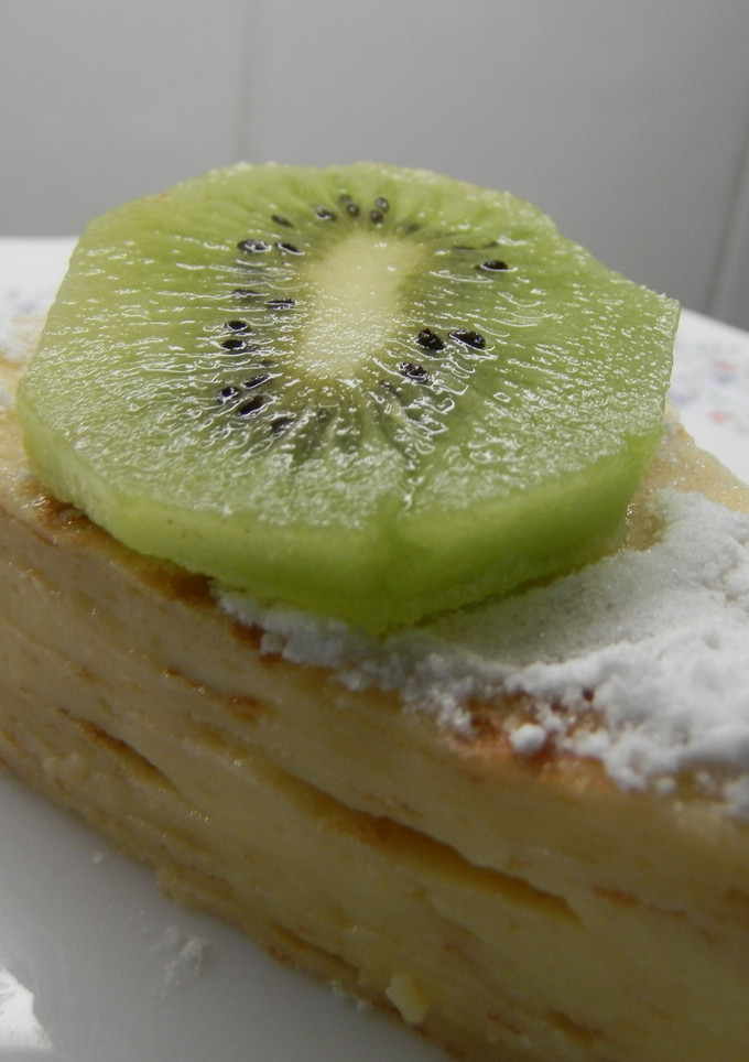 Una foto de Pastel de crepes con crema