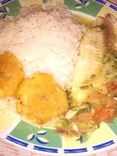 Una foto de Tilapia ahogada en agua de coco