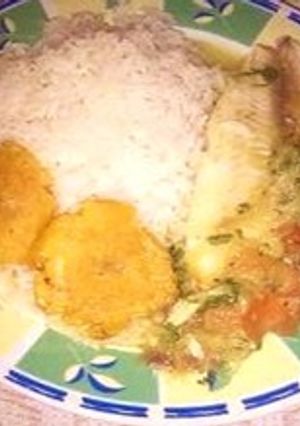 Una foto de Tilapia ahogada en agua de coco