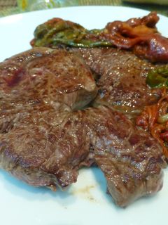 Una foto de Solomillo de ternera con pimientos rojos y verdes del piquillo