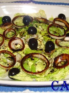 Una foto de Ensalada de lechuga, cebolla y miel