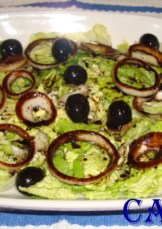 Una foto de Ensalada de lechuga, cebolla y miel