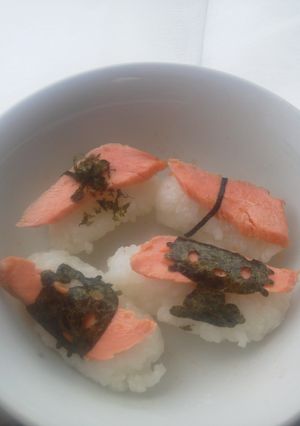 Foto principal de Sushi sencillo y decorado. Apto niños, celiacos y alérgicos.