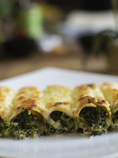 Una foto de Canelones rellenos de brócoli y gorgonzola