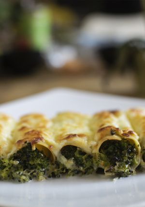 Una foto de Canelones rellenos de brócoli y gorgonzola