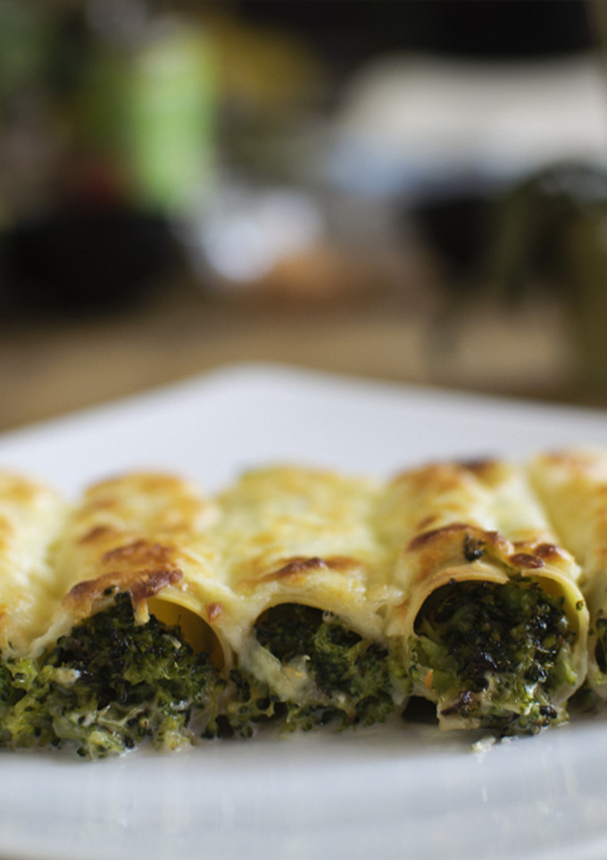 Una foto de Canelones rellenos de brócoli y gorgonzola