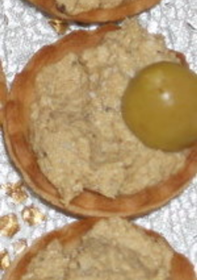 Una foto de Canapés de atún y aceitunas