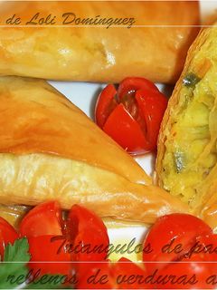 Una foto de Triángulos de pasta filo rellenos de verduras al curry