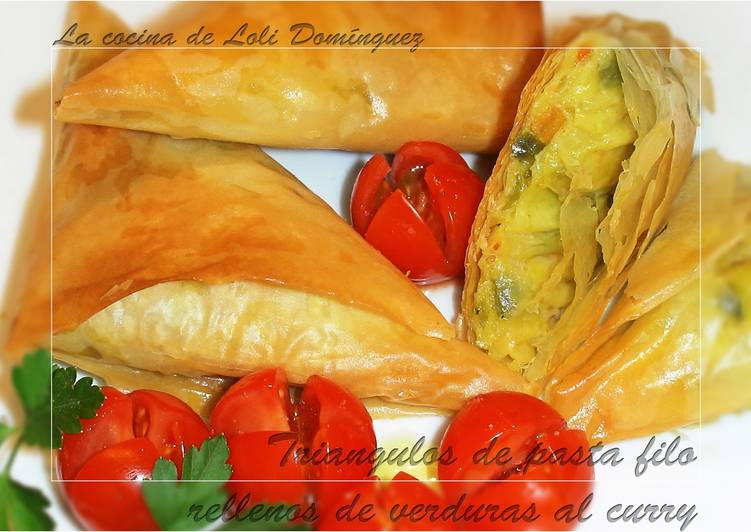 Triángulos de pasta filo rellenos de verduras al curry