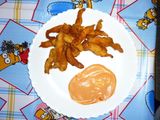 Tiras crujientes de pollo con salsa