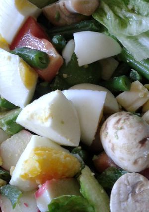 Una foto de Ensalada fresca completa