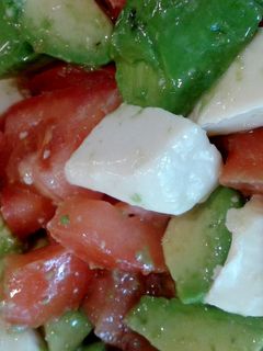 Una foto de Ensalada fresca de palta o aguacate