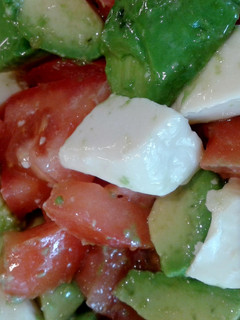 Una foto de Ensalada fresca de palta o aguacate