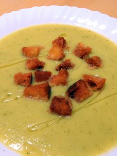 Una foto de Crema de calabacín al roquefort