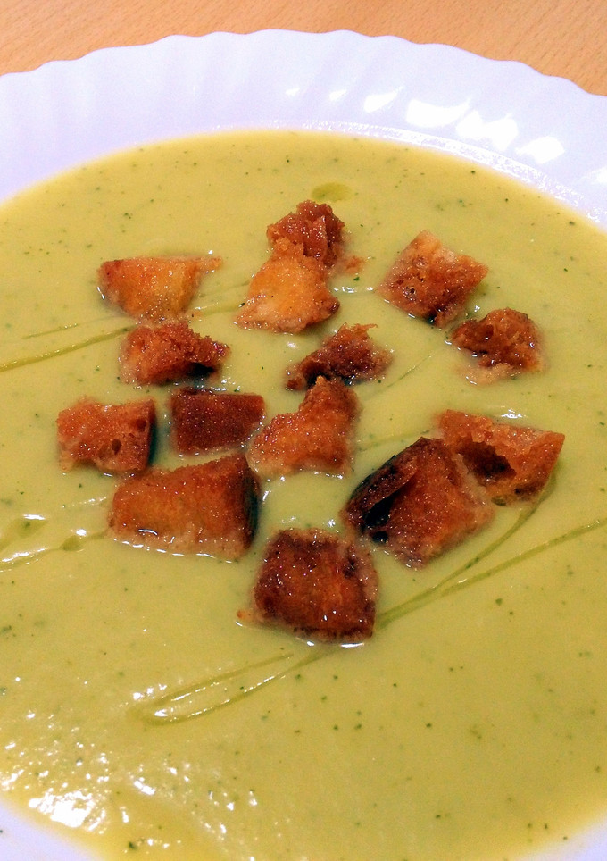 Una foto de Crema de calabacín al roquefort