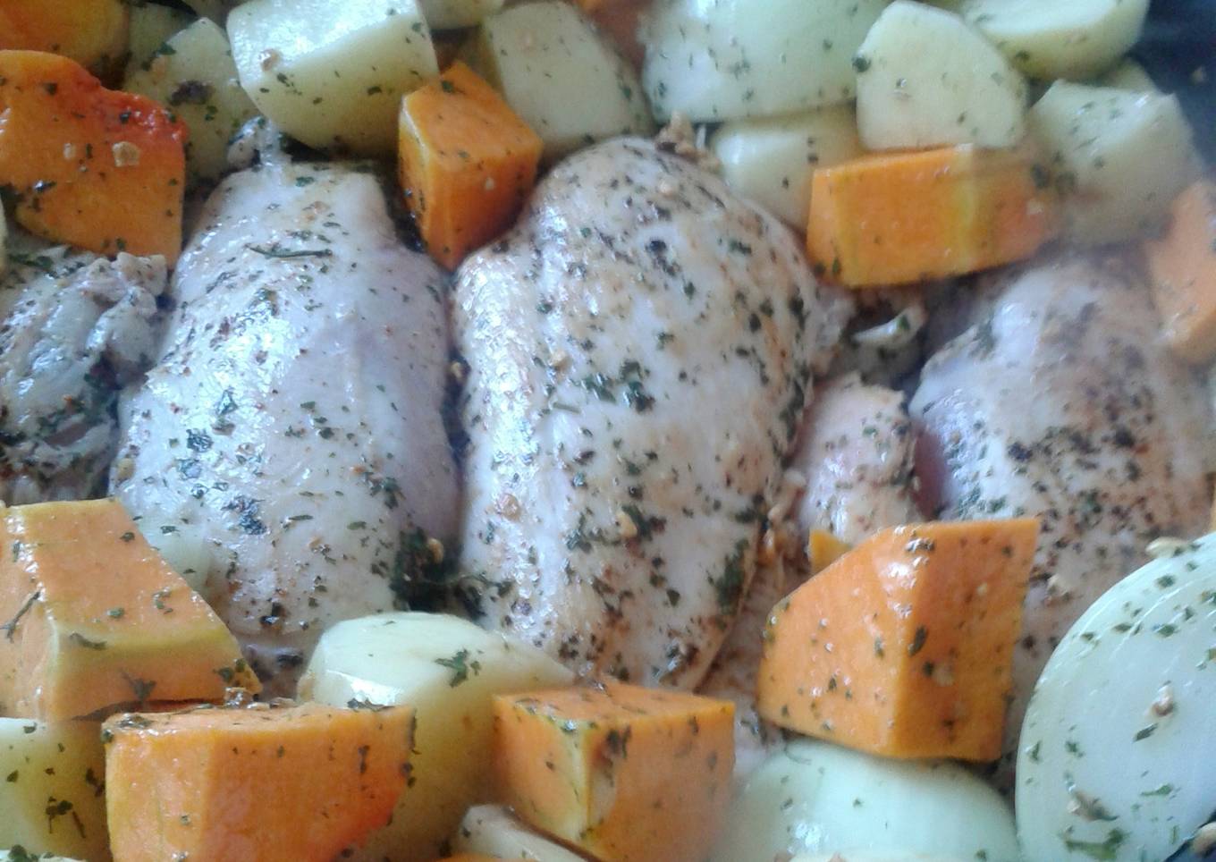 POLLO PECHUGAS AL HORNO CON PAPAS CALABAZA Y CEBOLLAS 