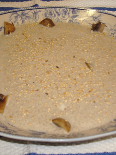 Una foto de Crema de champiñones con sésamo