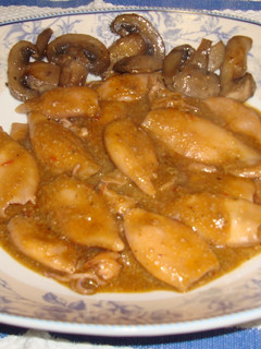 Una foto de Calamares en salsa de almendras