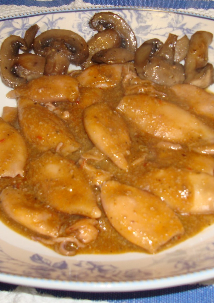 Una foto de Calamares en salsa de almendras