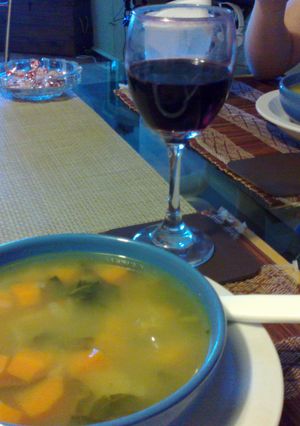 Una foto de Sopa de carne y verduras all mio uso