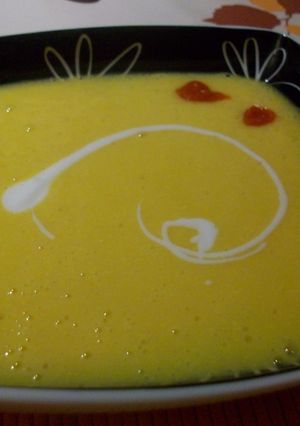 Una foto de Crema de calabaza con maiz