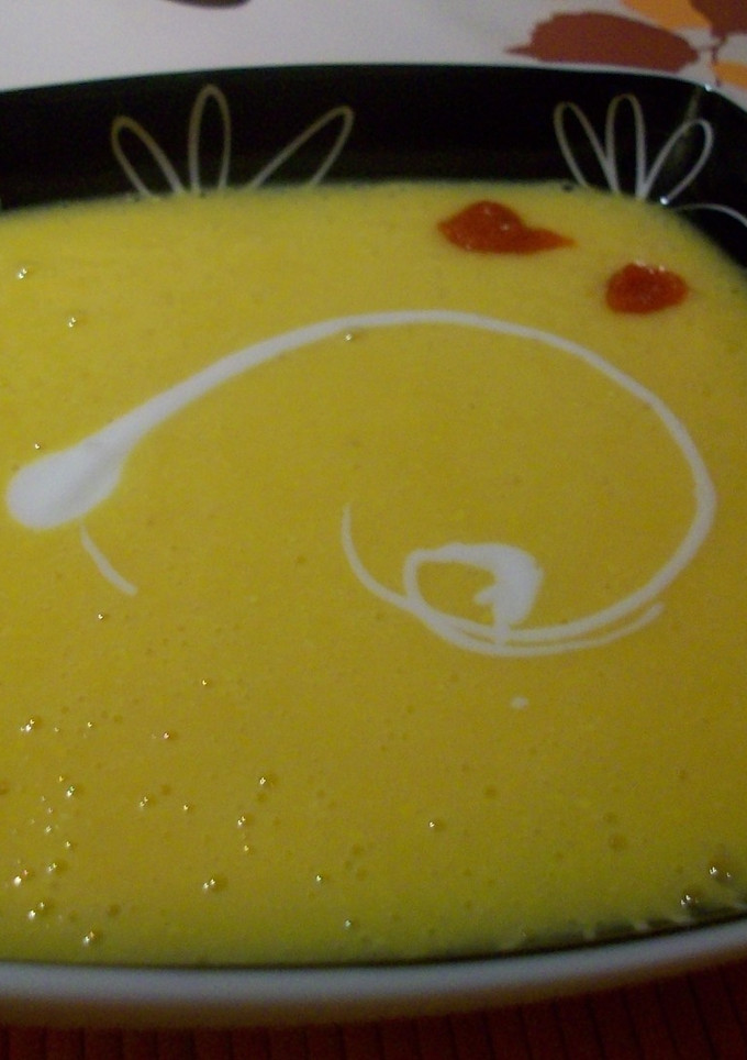 Una foto de Crema de calabaza con maiz