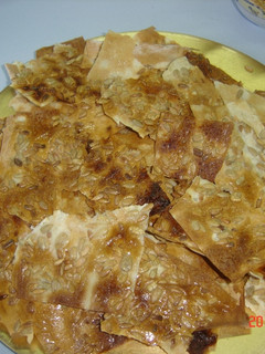 Una foto de Rotos de pasta filo y pipas