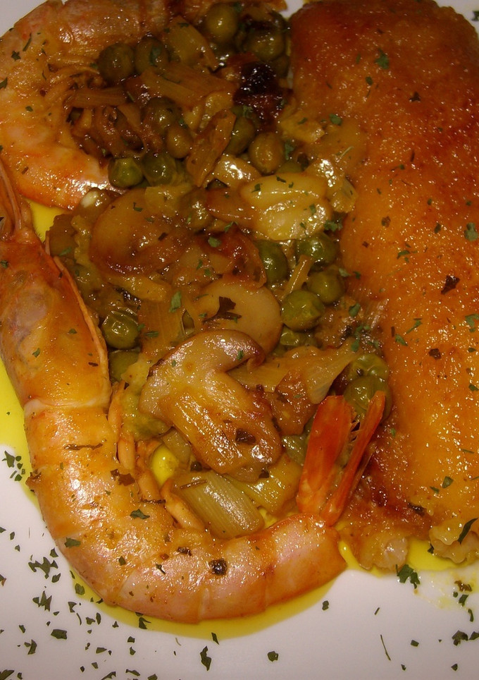 Una foto de Lenguado relleno de jamón y queso
