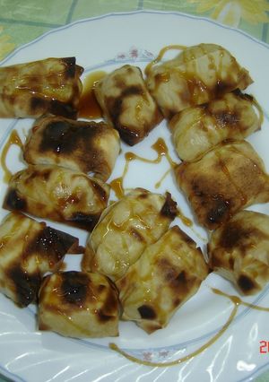 Una foto de Paquetitos de pasta filo o brick de manzana y camembert