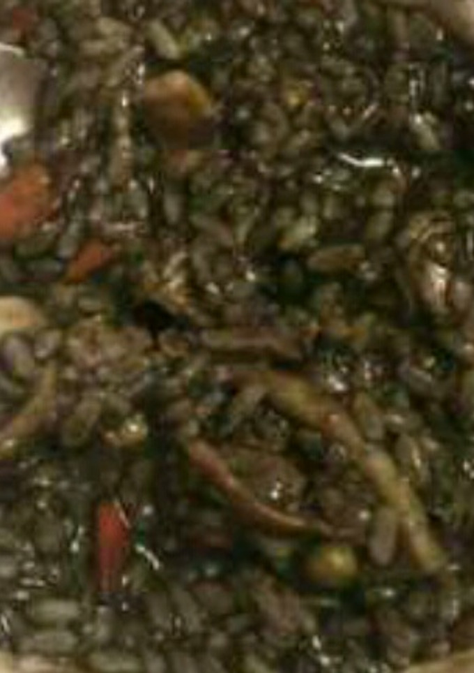 Una foto de Arroz negro con calamares
