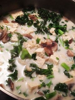 Una foto de Sopa de Coco y Champiñones (Tom Kha)