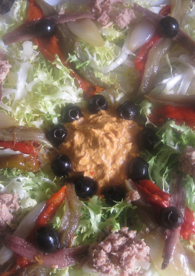 Una foto de Ensalada catalana xato