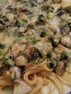 Una foto de Espaguetis integrales con verduras