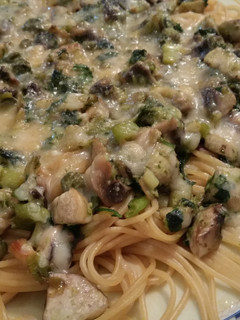 Una foto de Espaguetis integrales con verduras