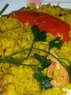 Una foto de Paella de pescado